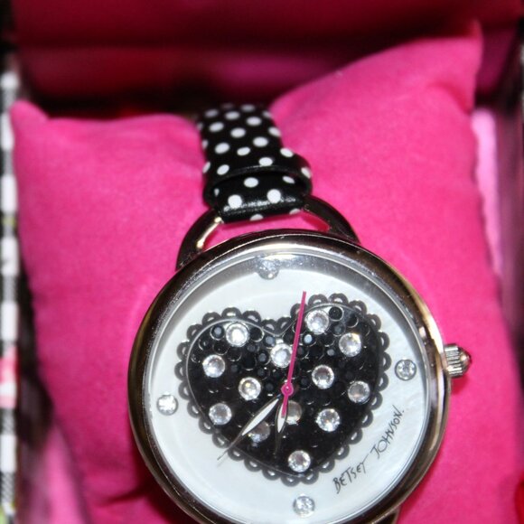 BRAND NEW WITH TAGS AUTHENTIC BETSEY JOHNSON PINUP STYLE WRISTWATCH PRETTY! - Picture 1 of 12